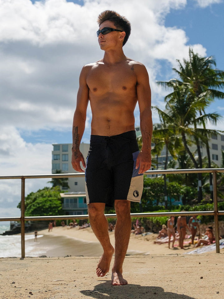 T&C Surf Designs Europe Split 20" Boardshort,