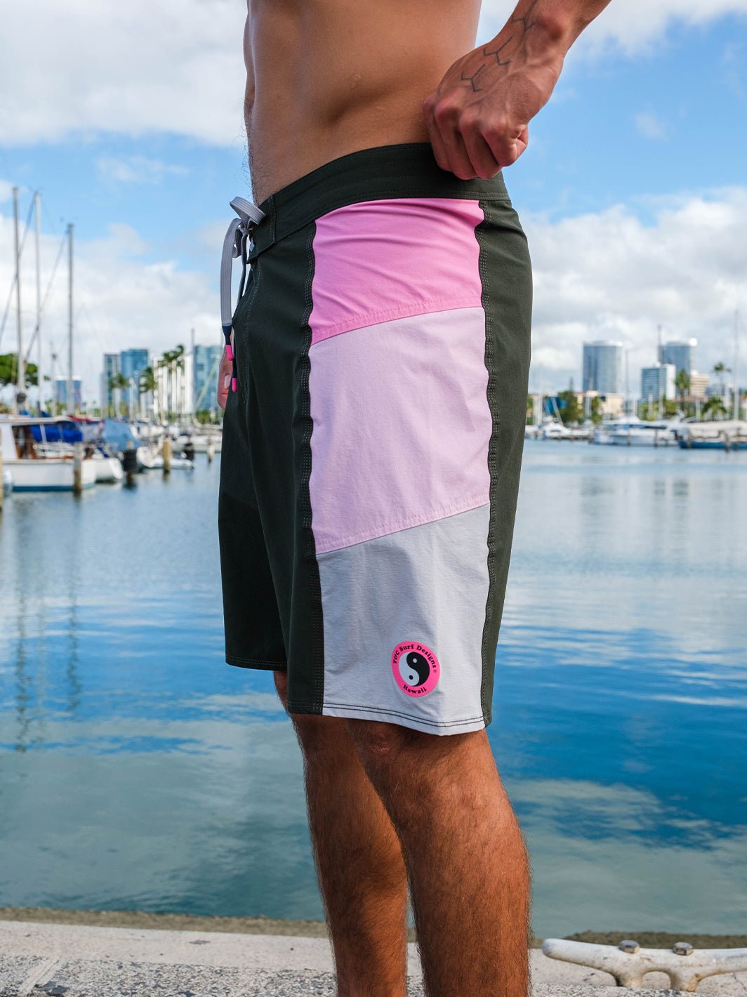 T&C Surf Designs Europe Split 20" Boardshort,