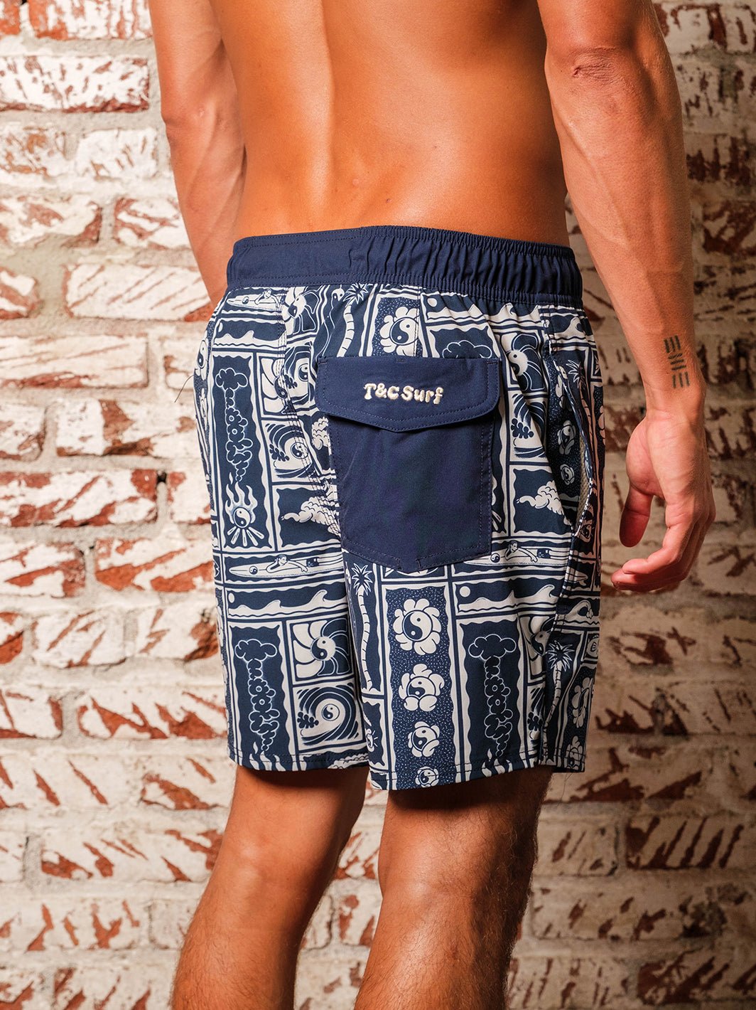T&C Surf Designs Europe Aloha Elastic 17.5" Beach Short,
