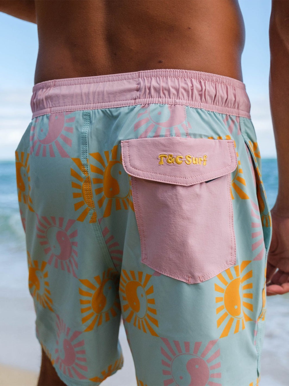 T&C Surf Designs Europe Aloha Elastic 17.5" Beach Short,