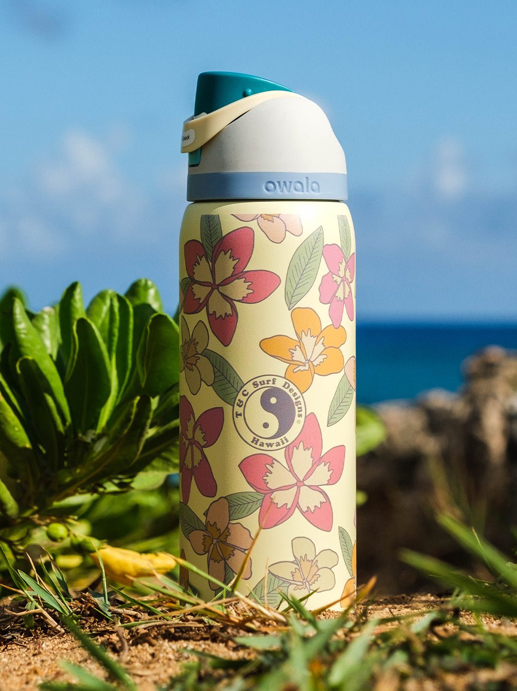 T&C Surf Designs T&C Surf 32 oz Plumeria Owala,