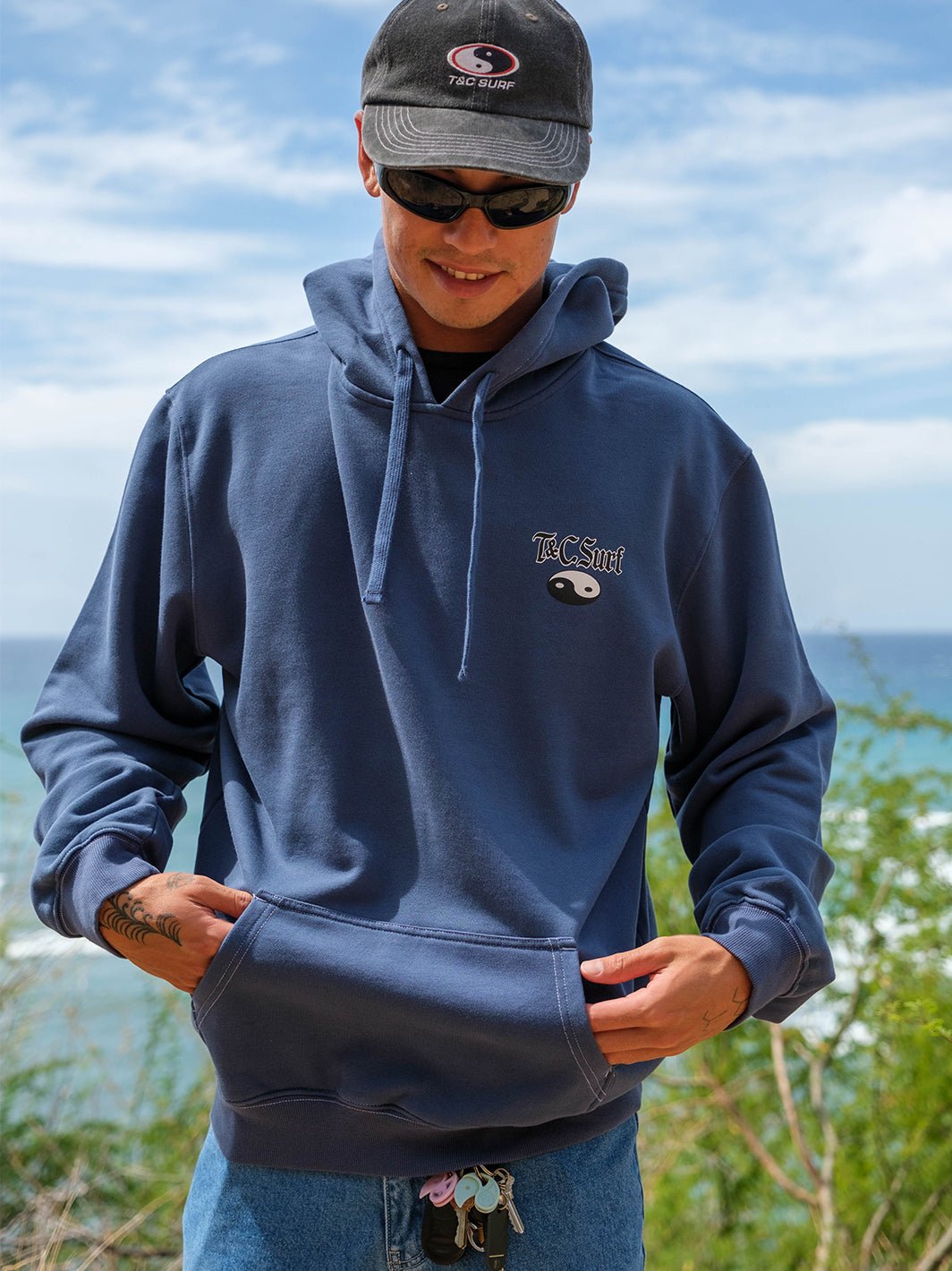 90s T＆C surf boards sweatshirt navy Vintage 90's T&C Surfboard Hawaii Sweatshirt Crewneck