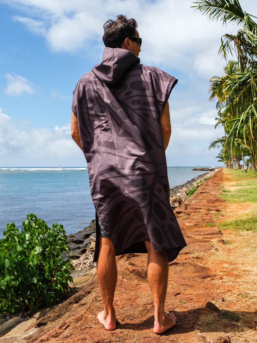 T&C Surf Designs Monstera Poncho,