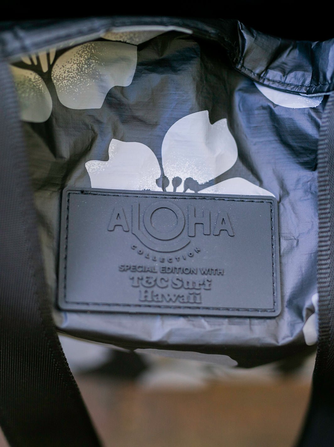 T&C Surf Designs T&C Surf x Aloha Collection Throwback Sakura Day Tripper Bag,
