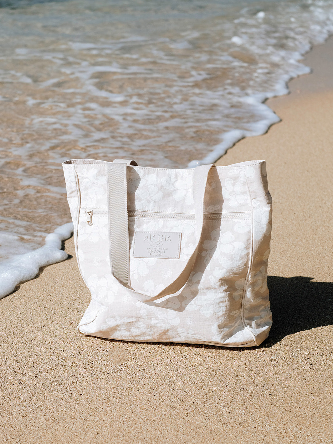 Aloha Collection Puakenikeni Distressed Go To Tote