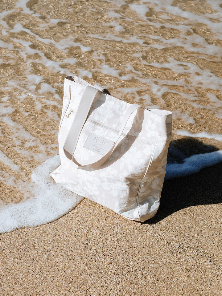 Aloha Collection Puakenikeni Distressed Go To Tote