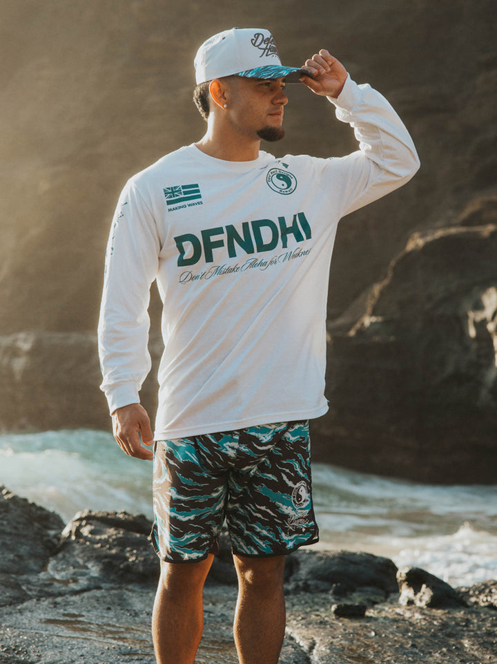 Defend Hawaii x T&C Surf Making Waves Long Sleeve