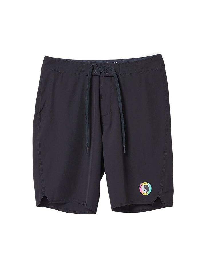 T&C Surf Designs Europe Modern Scallop 18" Boardshort,