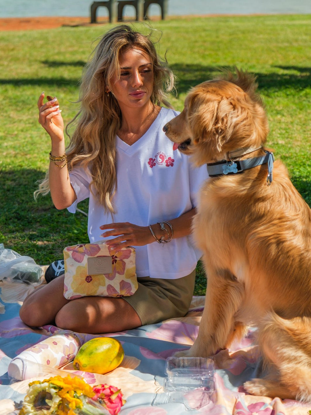 Watercolor Hau Martina Vtee - T&C Surf Designs