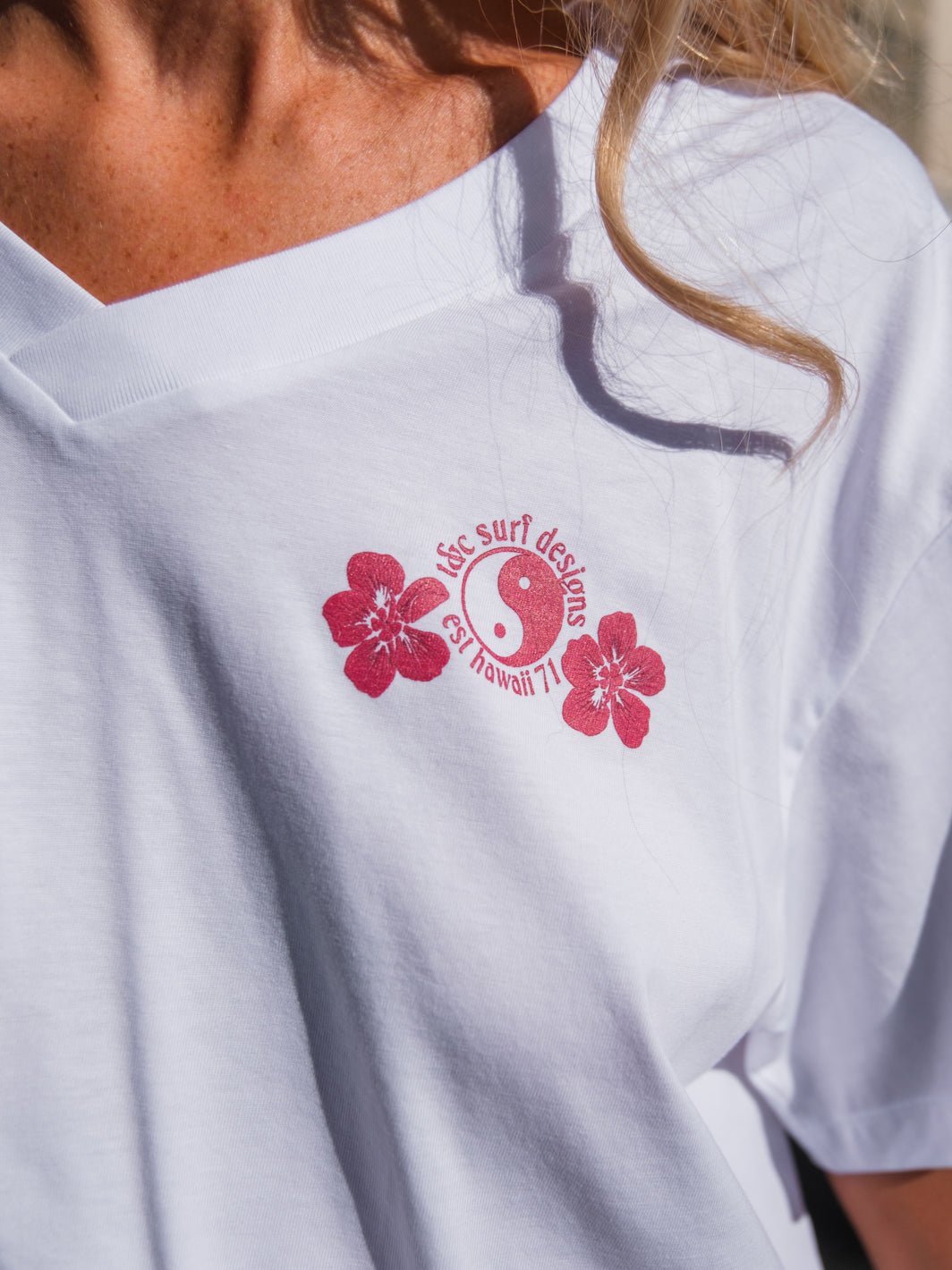 Watercolor Hau Martina Vtee - T&C Surf Designs